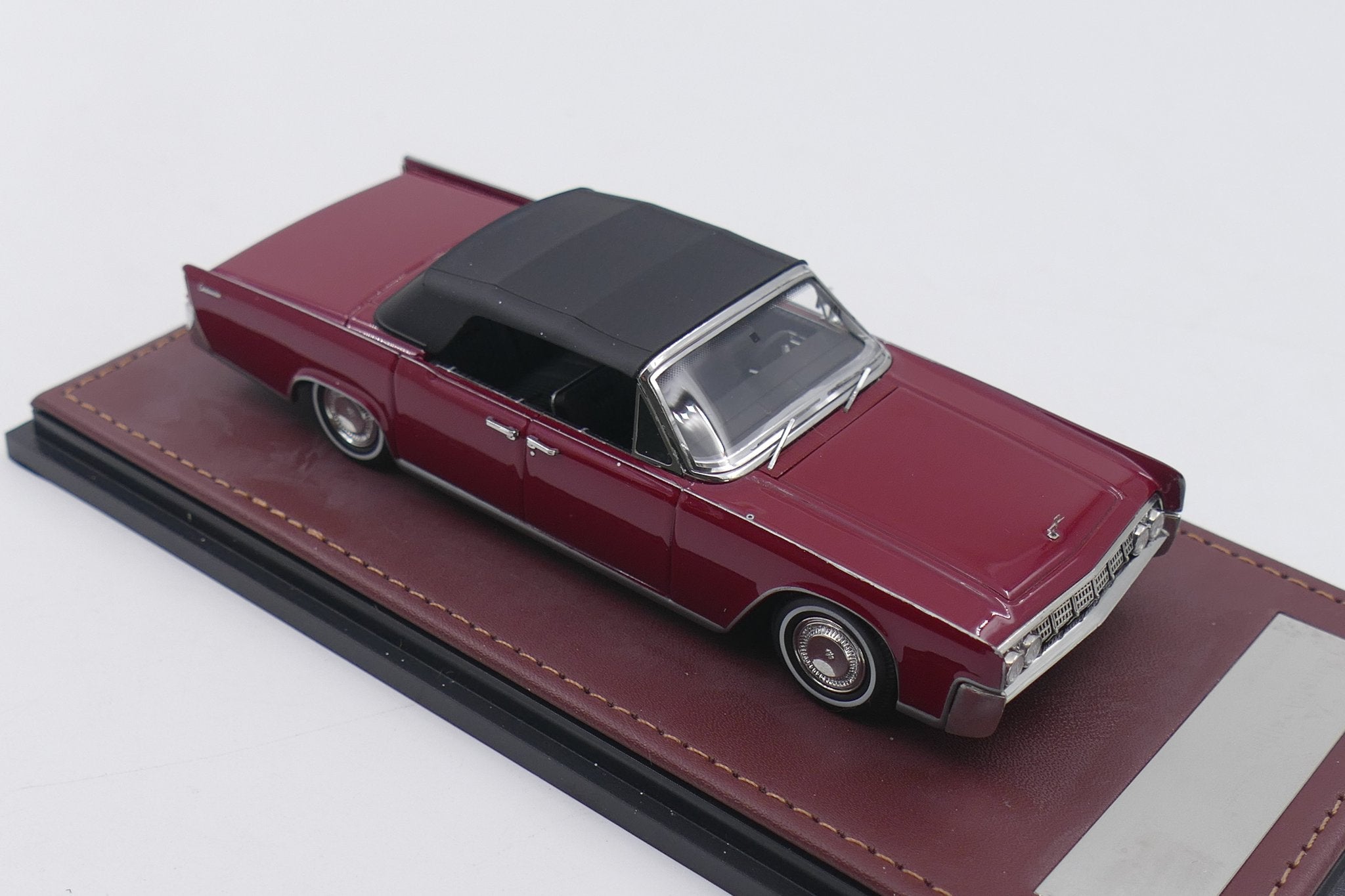 1964 Lincoln Continental Convertible Closed roof – Fiesta Red 1:43