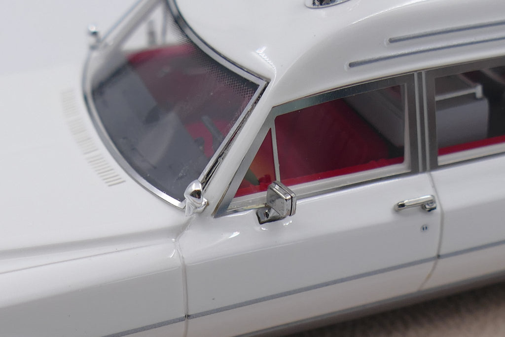 1968 Cadillac Miller-Meteor Ambulance – White 1:43