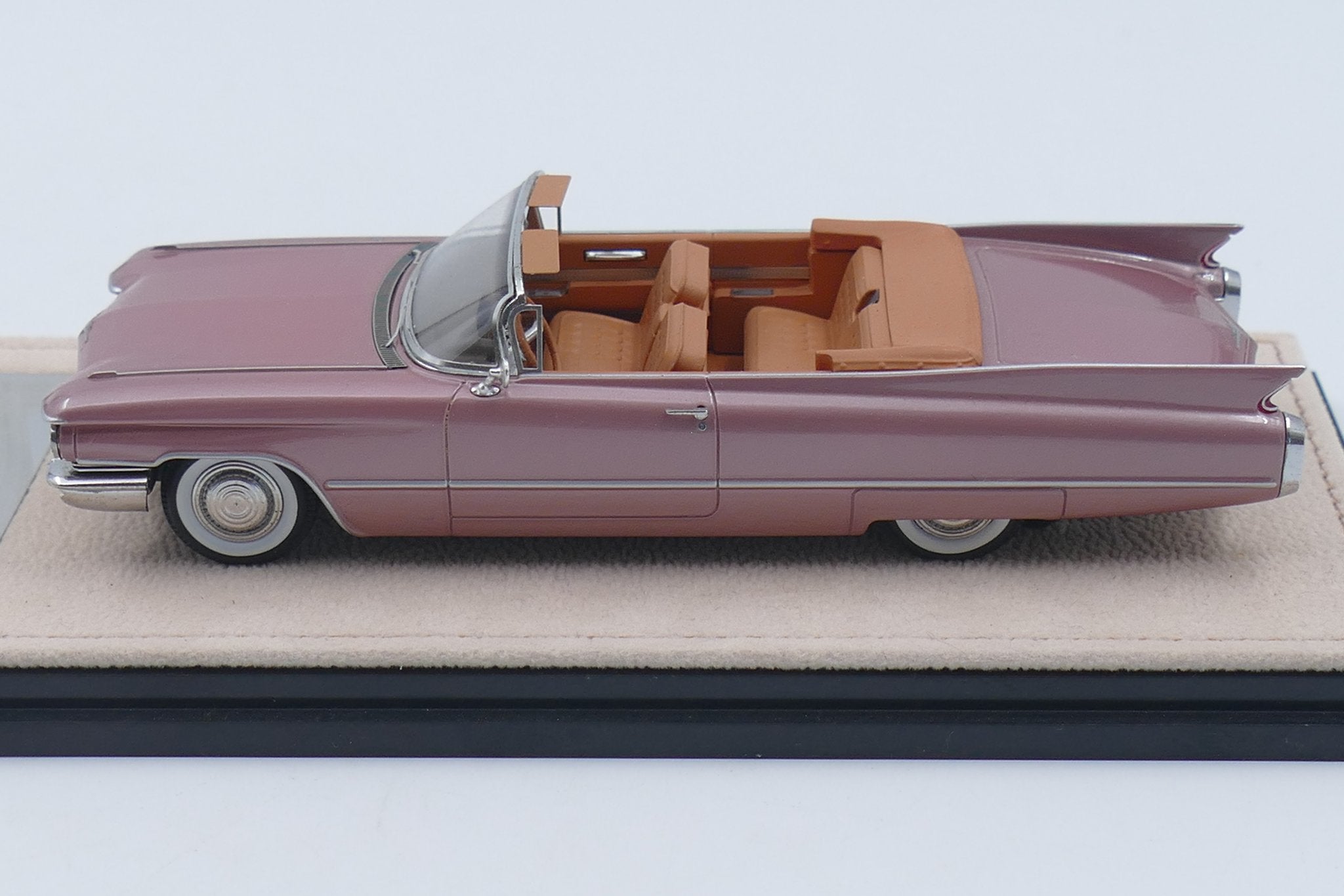 1960 Cadillac 62 Cabriolet Open roof – Persian Sand poly 1:43