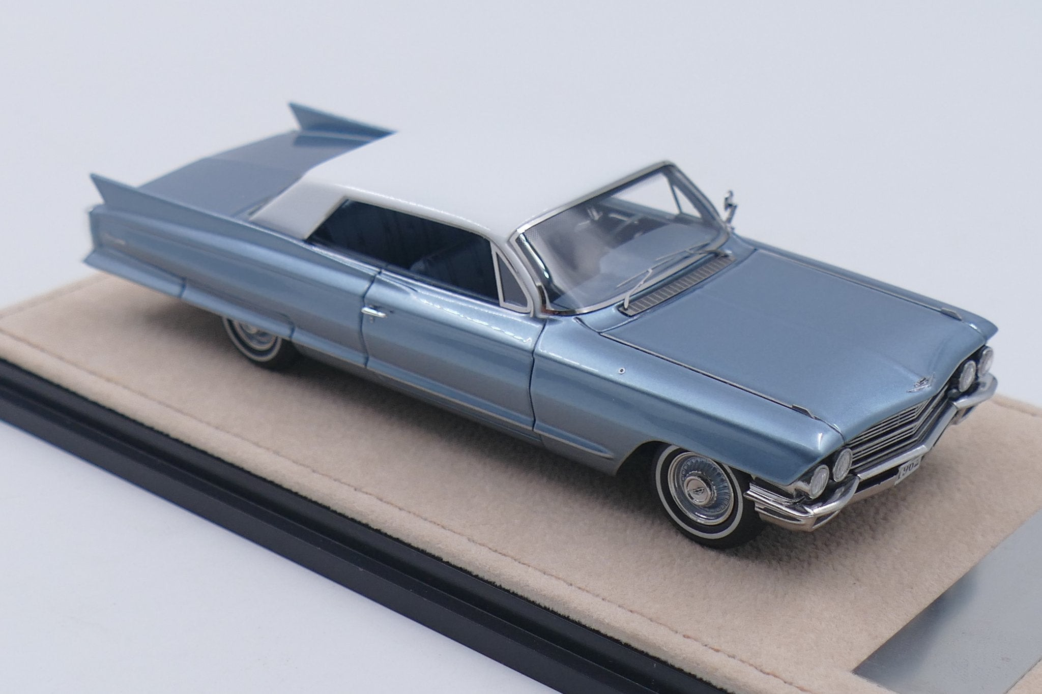 1962 Cadillac Coupe de Ville – Newport Blue Metallic 1:43