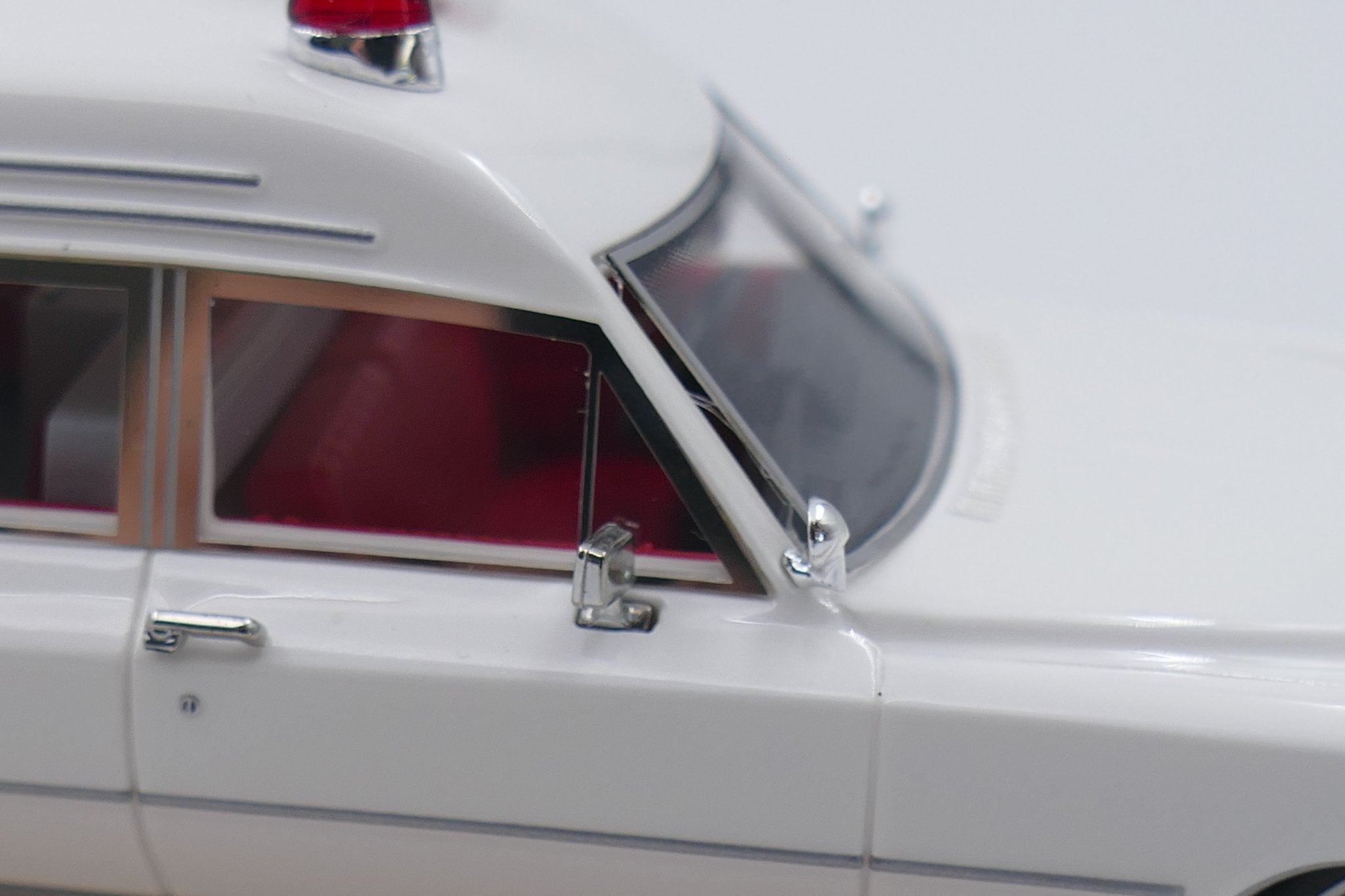 1968 Cadillac Miller-Meteor Ambulance – White 1:43