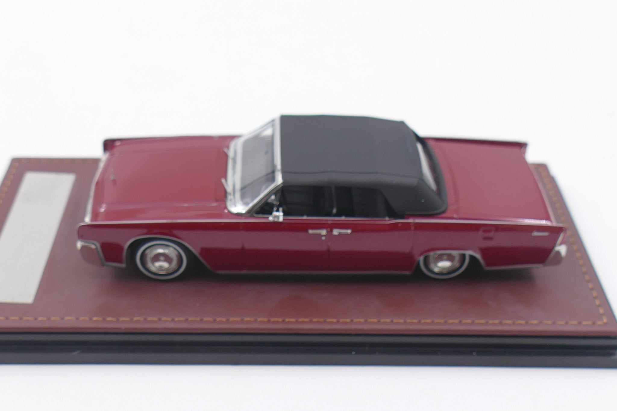 1964 Lincoln Continental Convertible Closed roof – Fiesta Red 1:43
