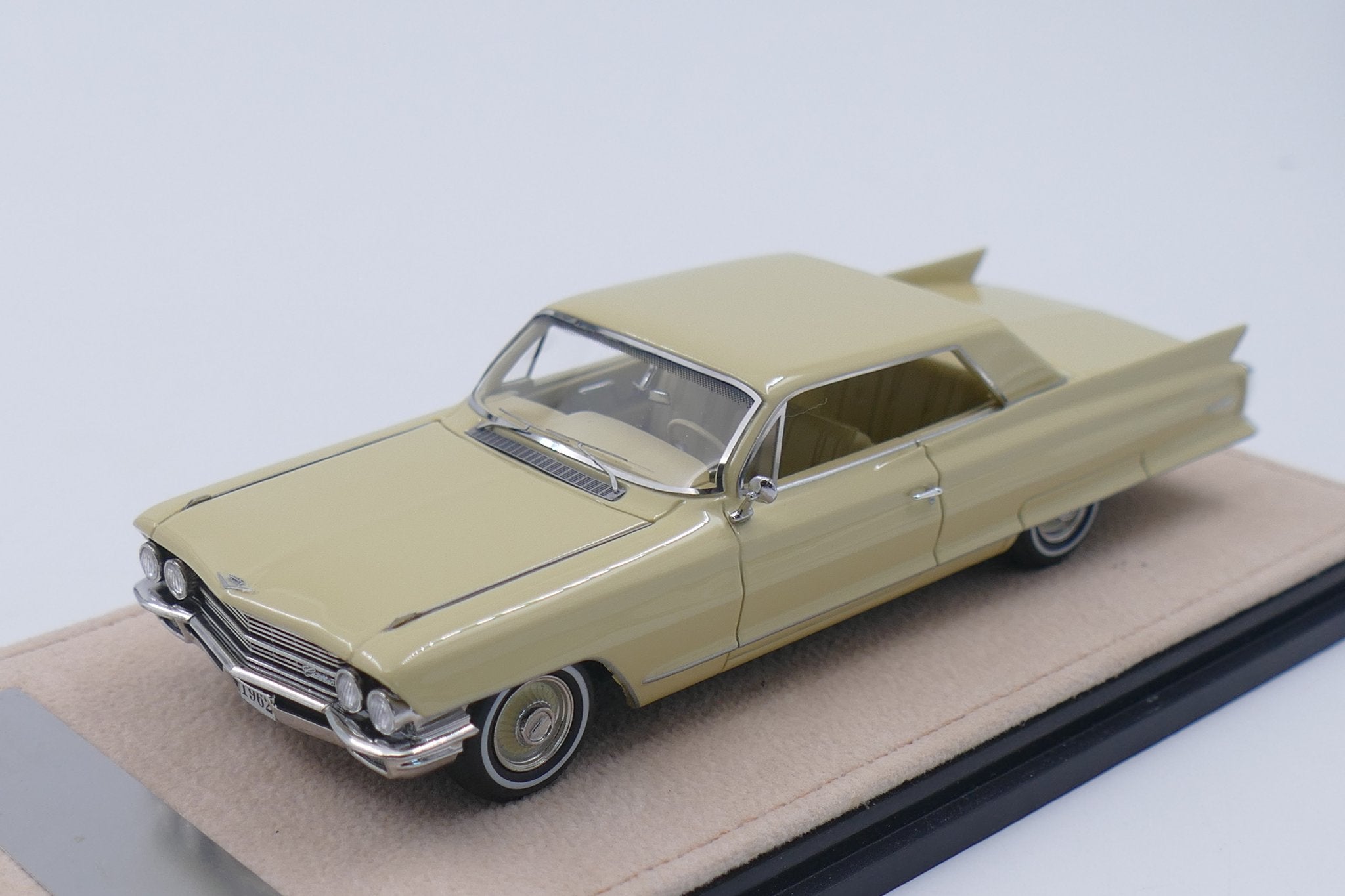1962 Cadillac Coupe de Ville – Maize 1:43