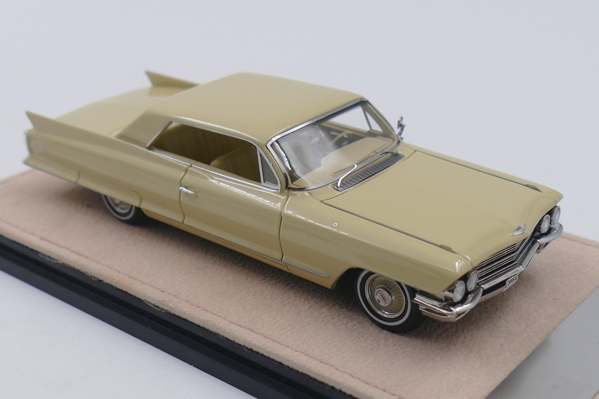 1962 Cadillac Coupe de Ville – Maize 1:43