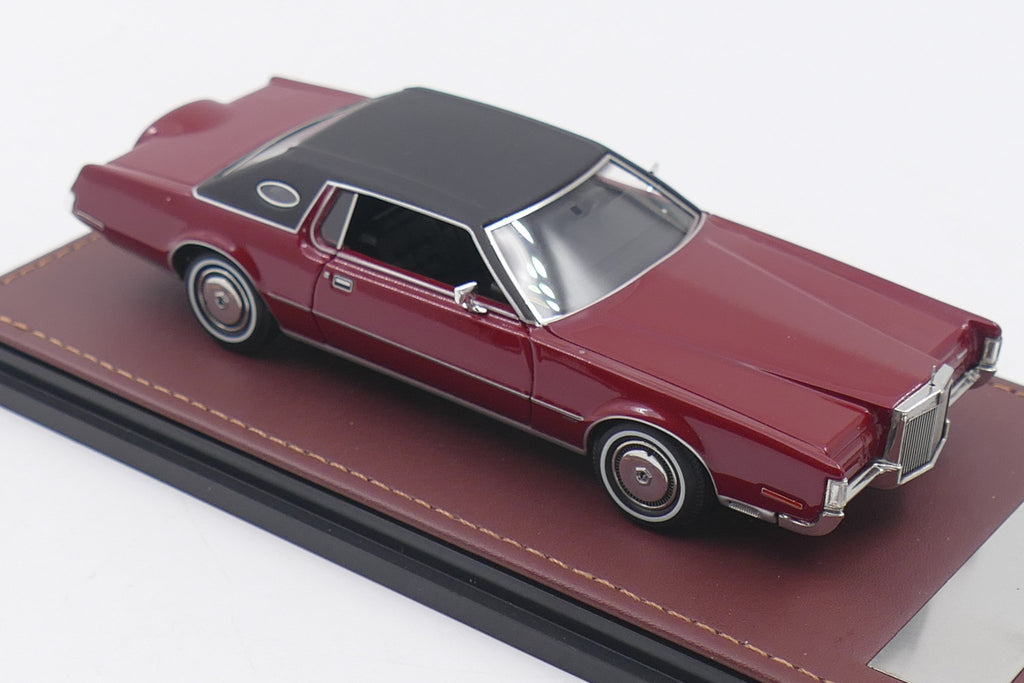 1972 Lincoln Continental Mark IV – Red Moondust Poly 1:43
