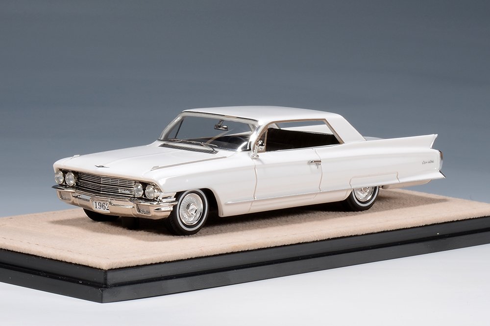 1962 Cadillac Coupe de Ville – Olympic White 1:43