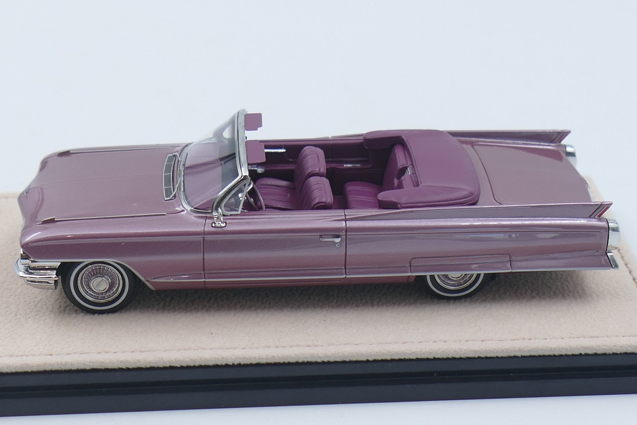 1962 Cadillac 62 Cabriolet open version – Heather poly 1:43