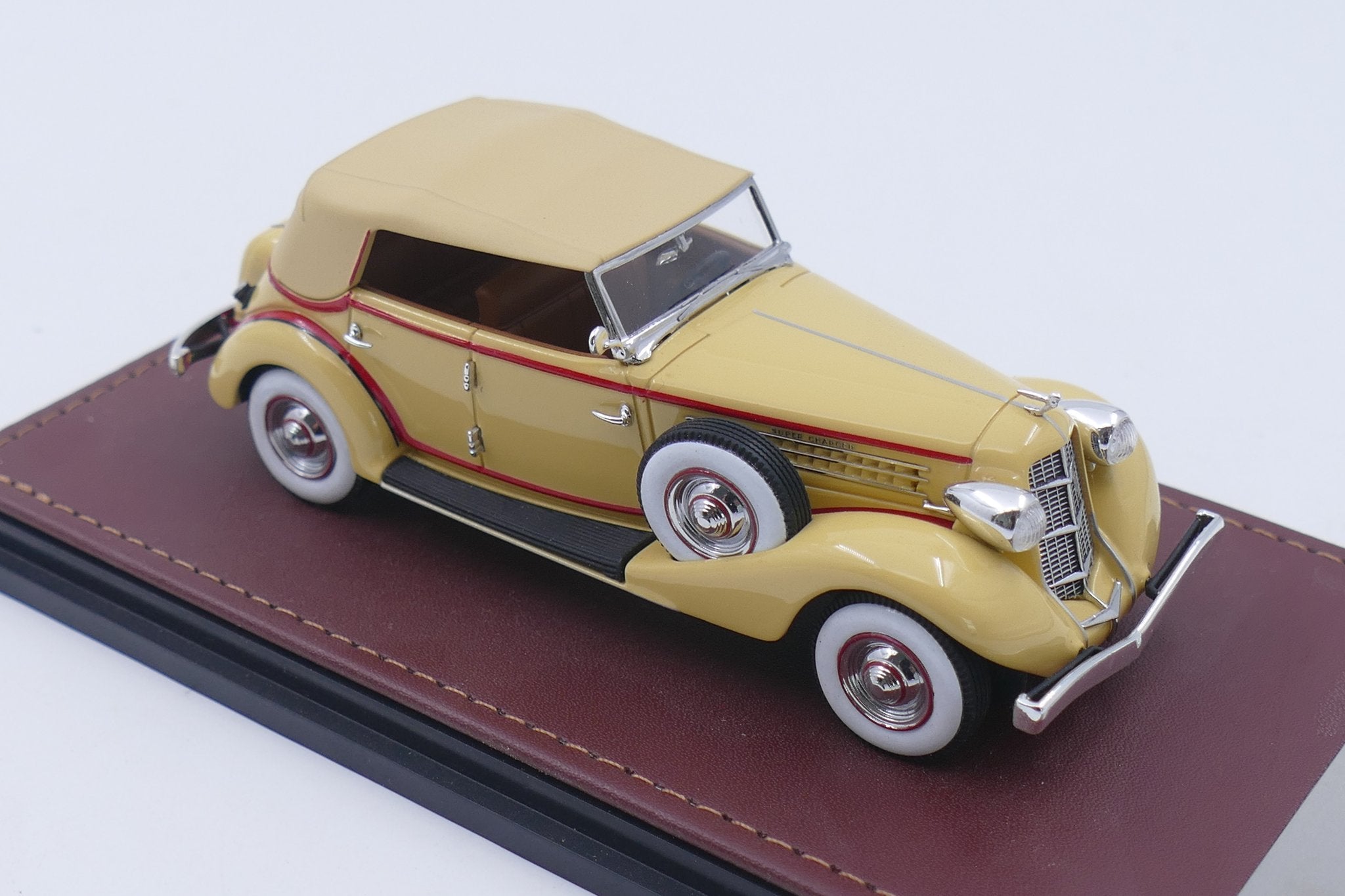 1935 Auburn 851 SuperCharged Phaeton Close Roof – Yellow 1:43
