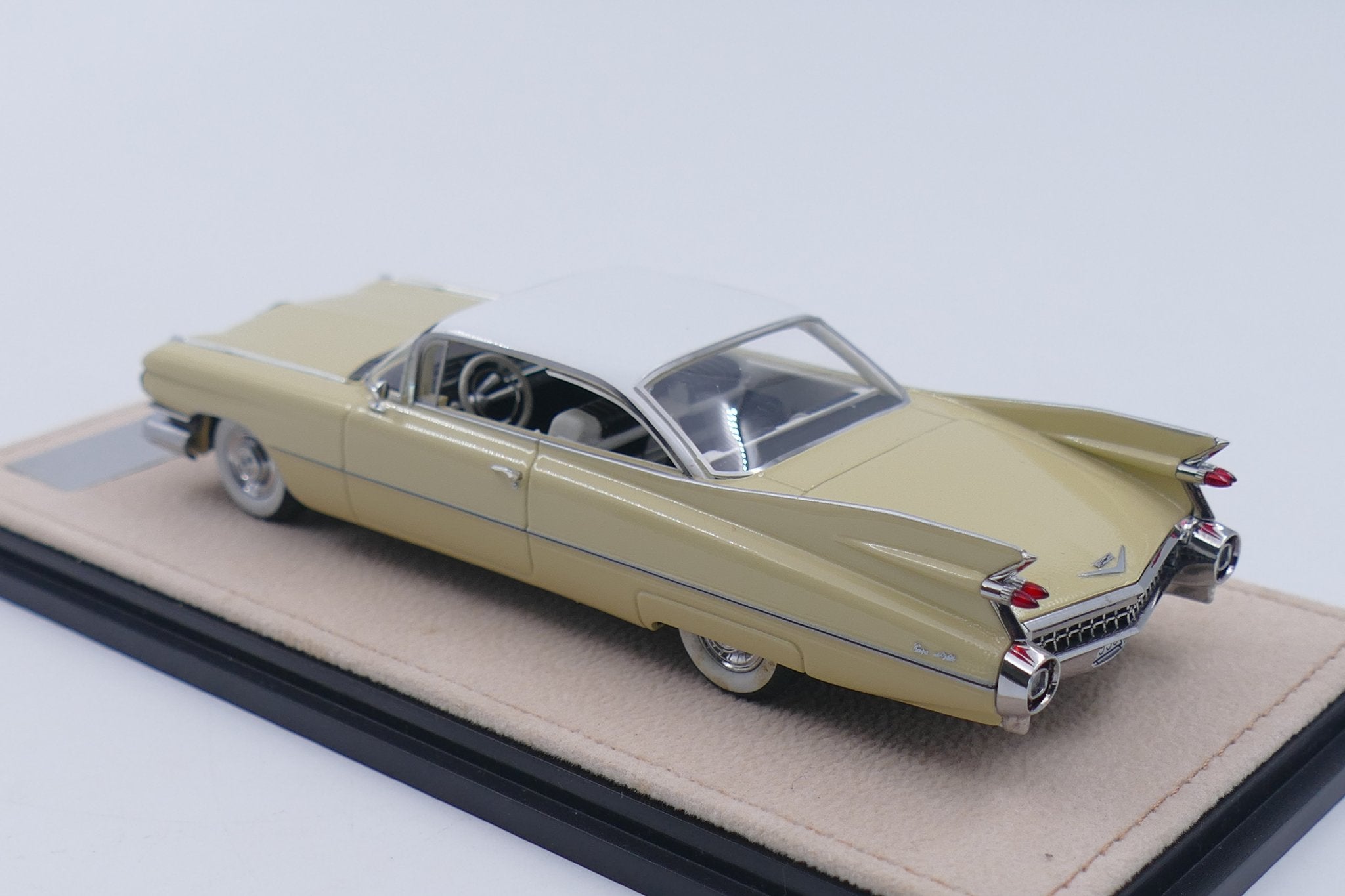 1959 Cadillac Coupe de Ville – Gotham Gold 1:43