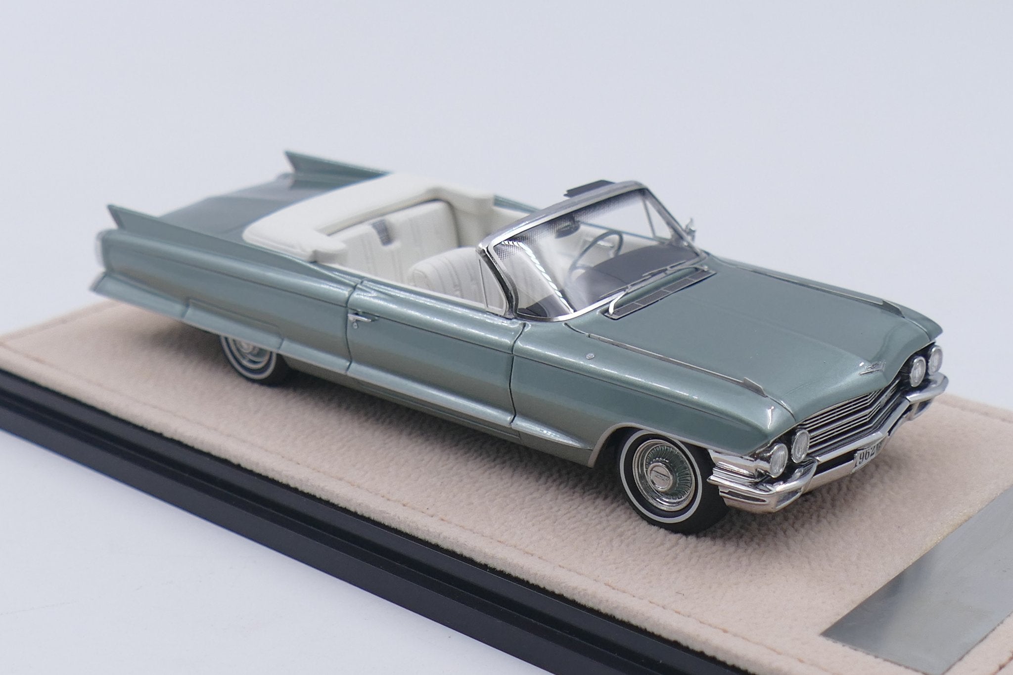 1962 Cadillac 62 Cabriolet open version – Sage Green poly 1:43