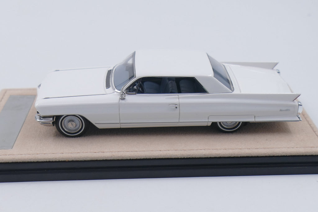 1962 Cadillac Coupe de Ville – Olympic White 1:43