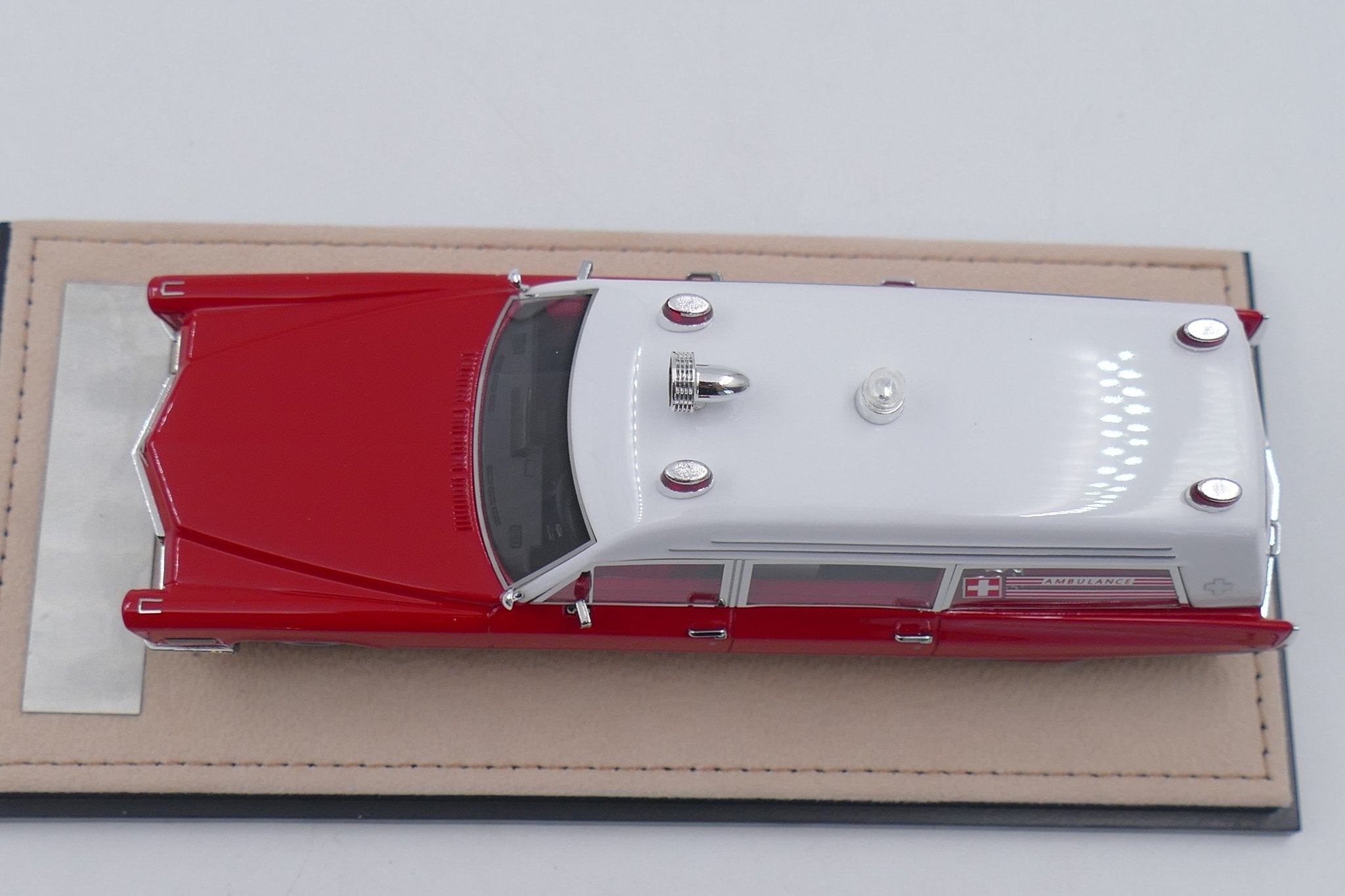 1968 Cadillac Miller-Meteor Ambulance – White/Red 1:43