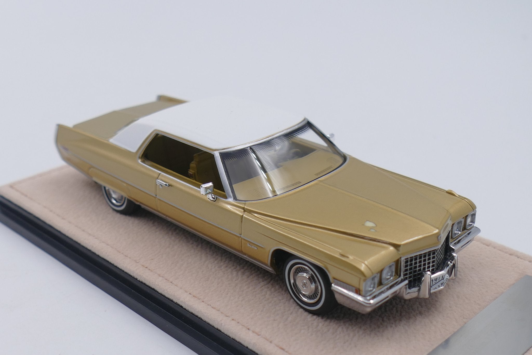 1971 Cadillac Coupe de Ville – Duchess Gold Metallic 1:43