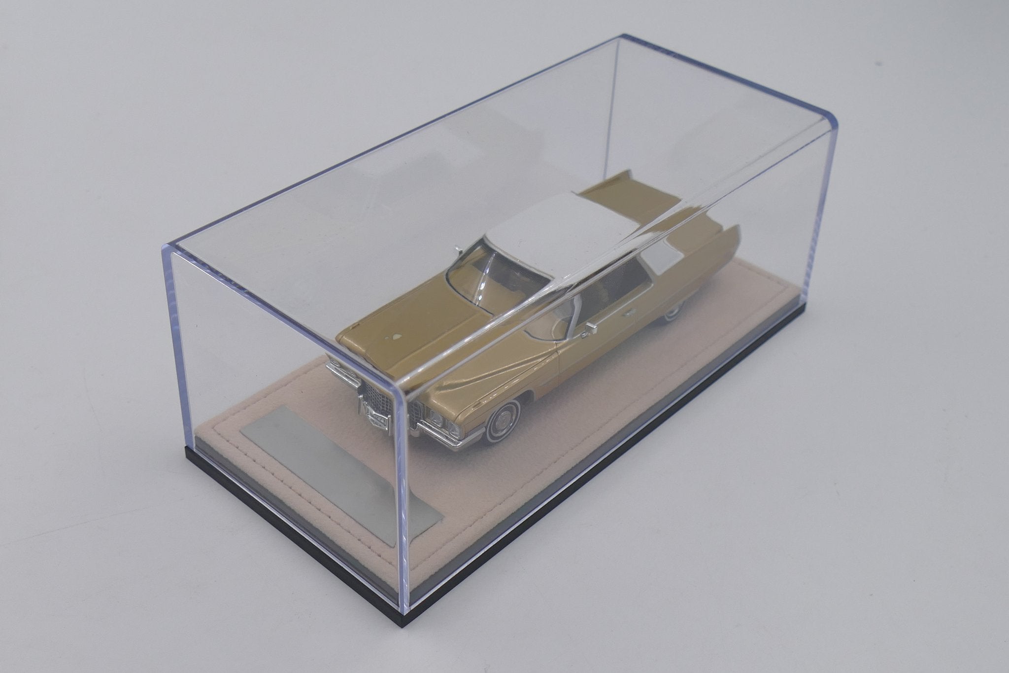 1971 Cadillac Coupe de Ville – Duchess Gold Metallic 1:43