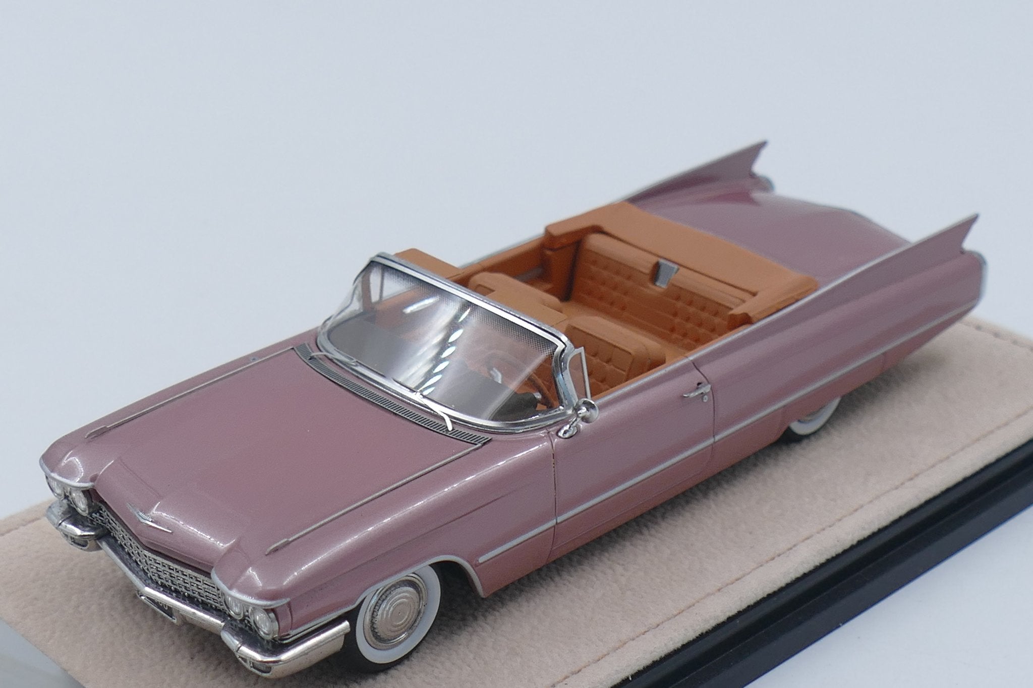 1960 Cadillac 62 Cabriolet Open roof – Persian Sand poly 1:43