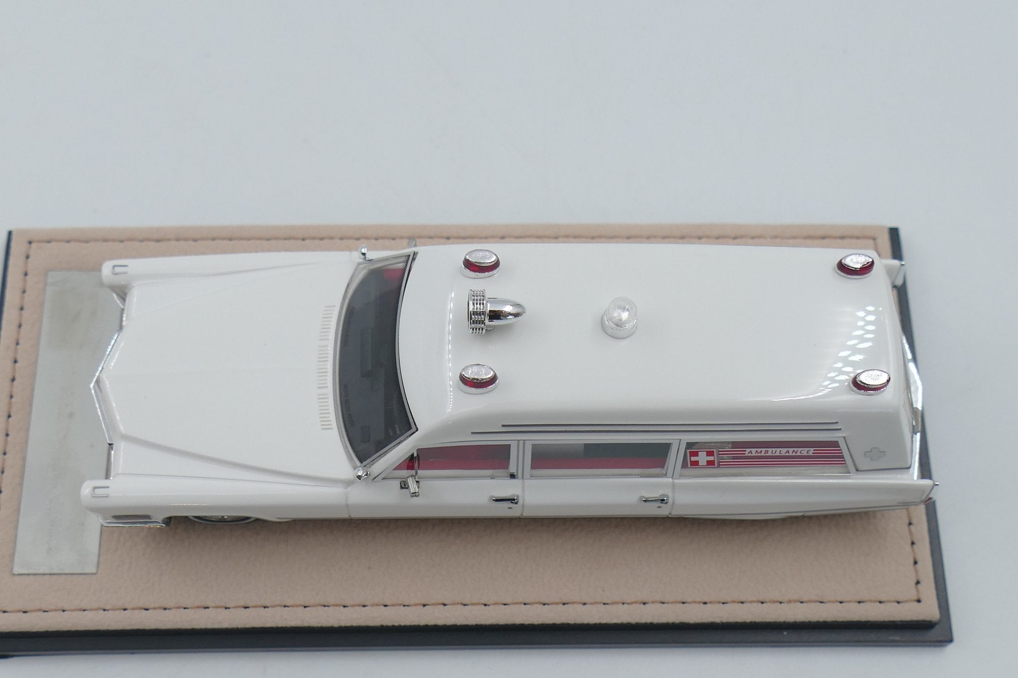 1968 Cadillac Miller-Meteor Ambulance – White 1:43