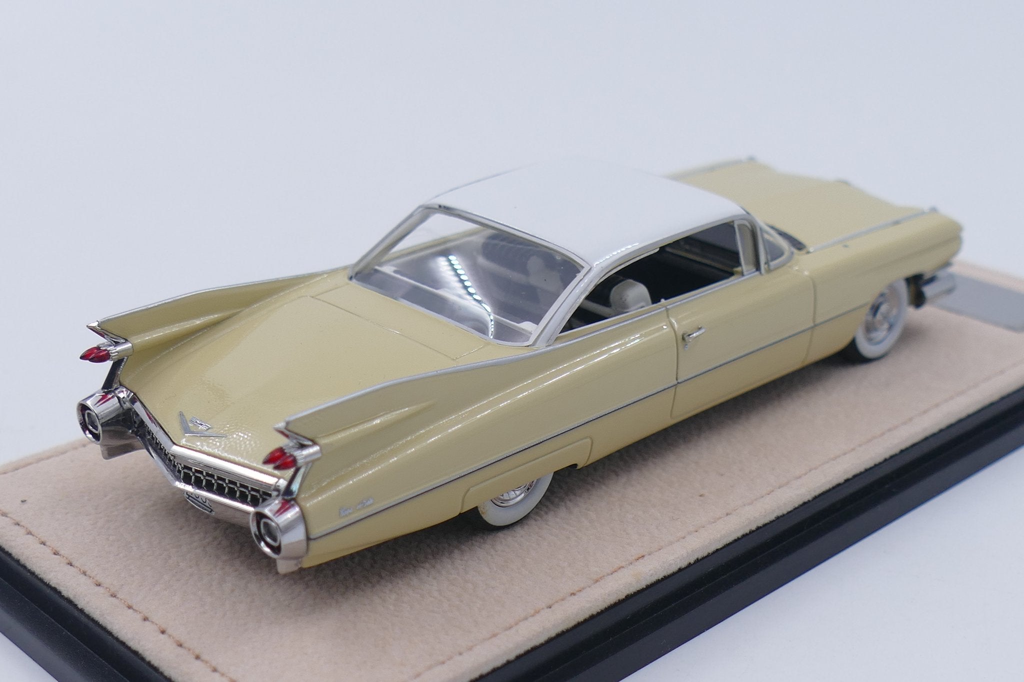 1959 Cadillac Coupe de Ville – Gotham Gold 1:43