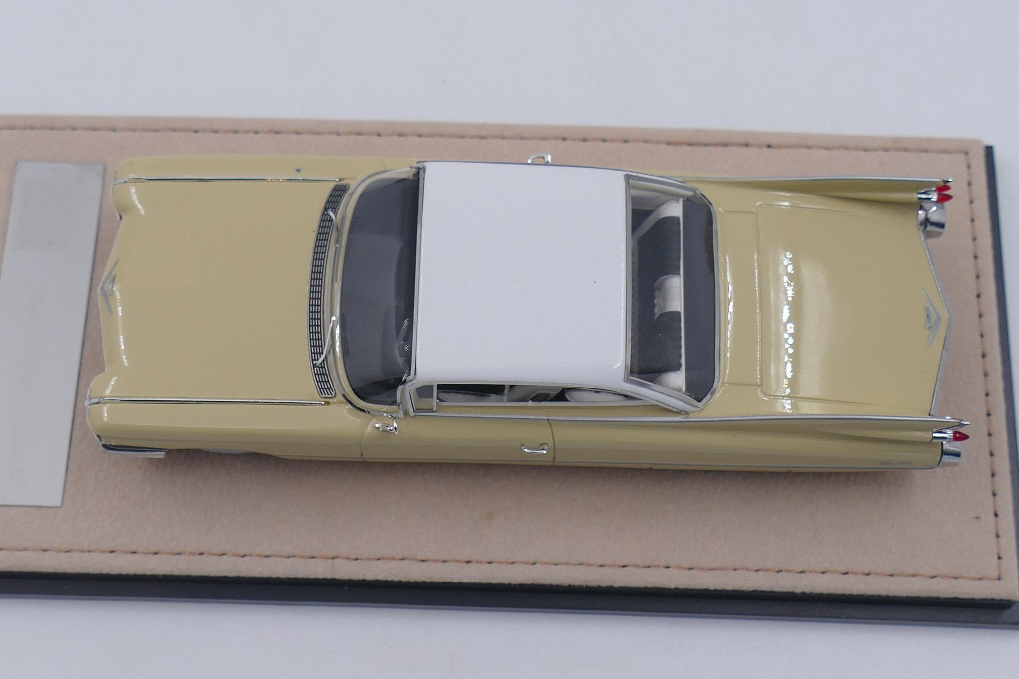 1959 Cadillac Coupe de Ville – Gotham Gold 1:43