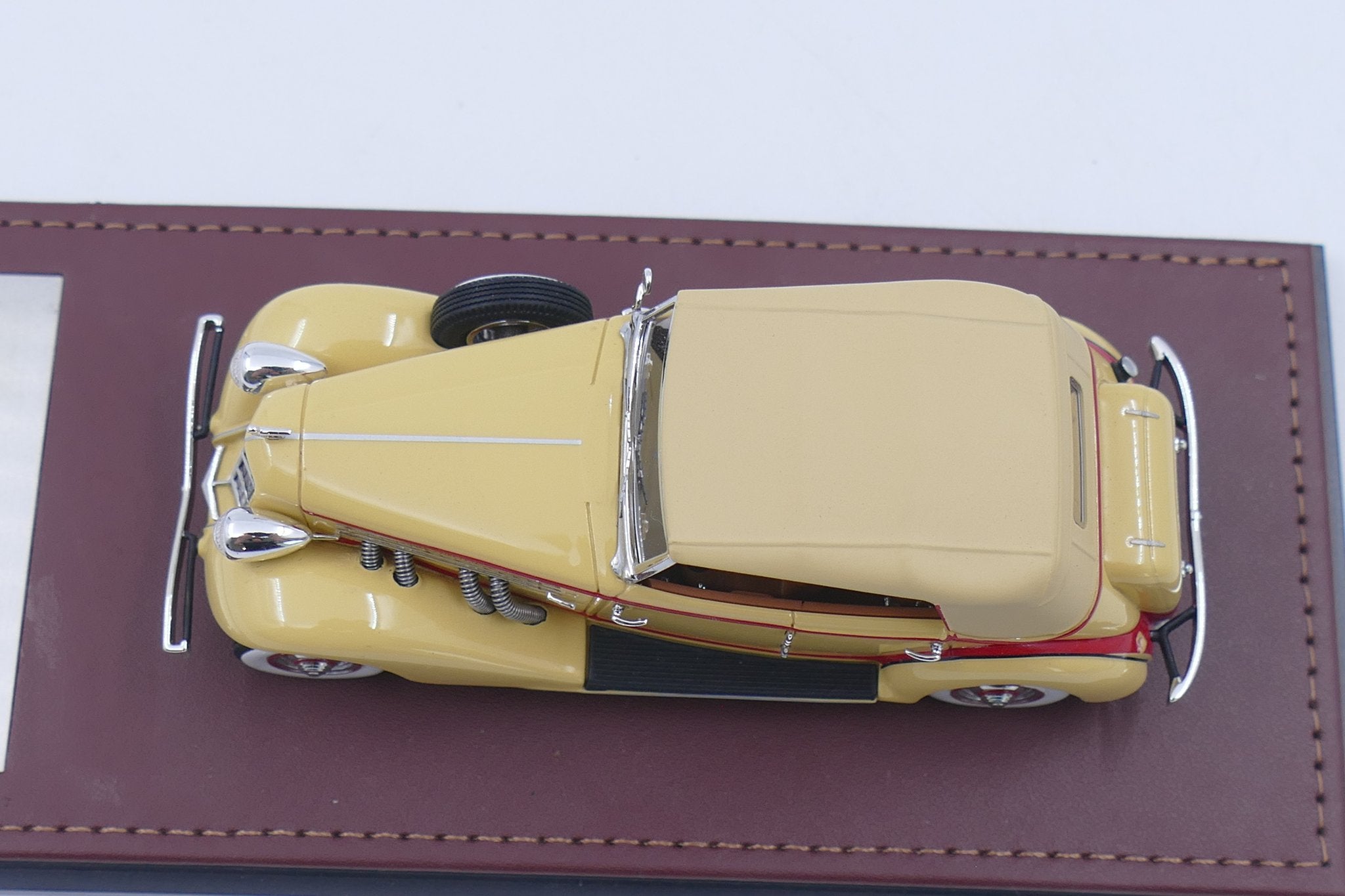 1935 Auburn 851 SuperCharged Phaeton Close Roof – Yellow 1:43
