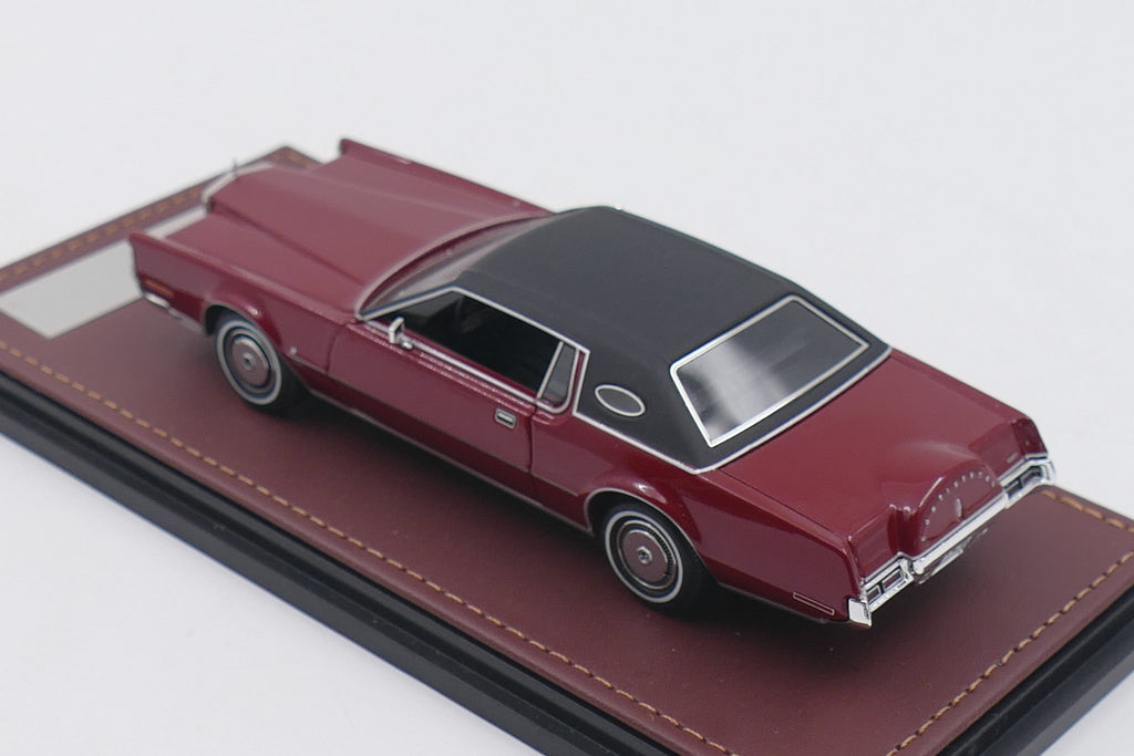 1972 Lincoln Continental Mark IV – Red Moondust Poly 1:43
