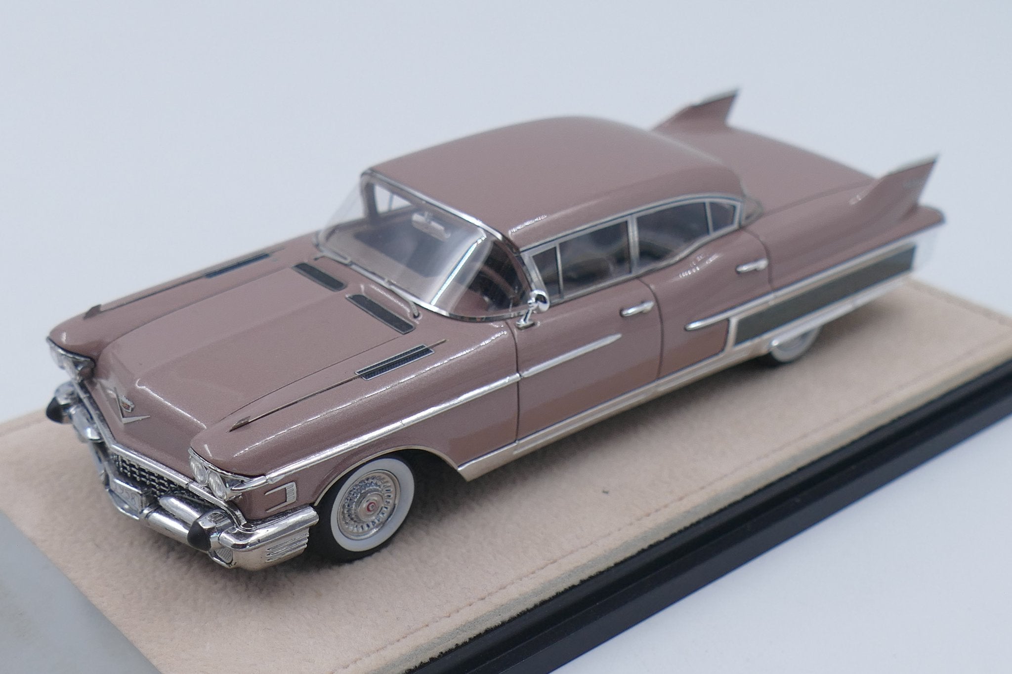 1958 Cadillac Fleetwood 60 Special – Meridian Taupe 1:43
