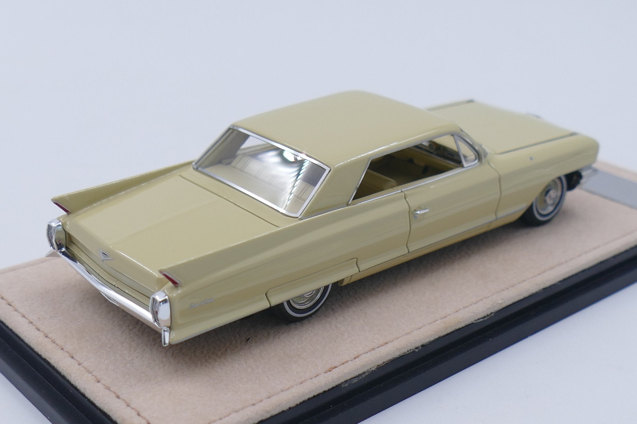 1962 Cadillac Coupe de Ville – Maize 1:43