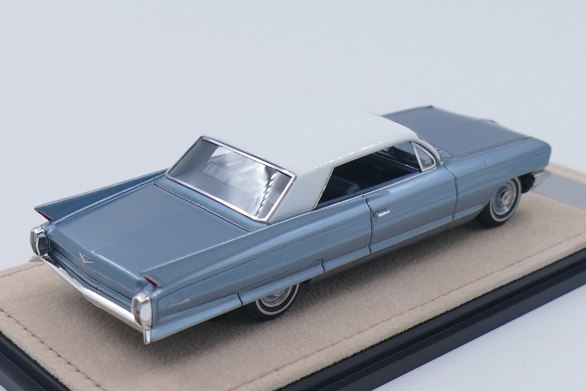 1962 Cadillac Coupe de Ville – Newport Blue Metallic 1:43