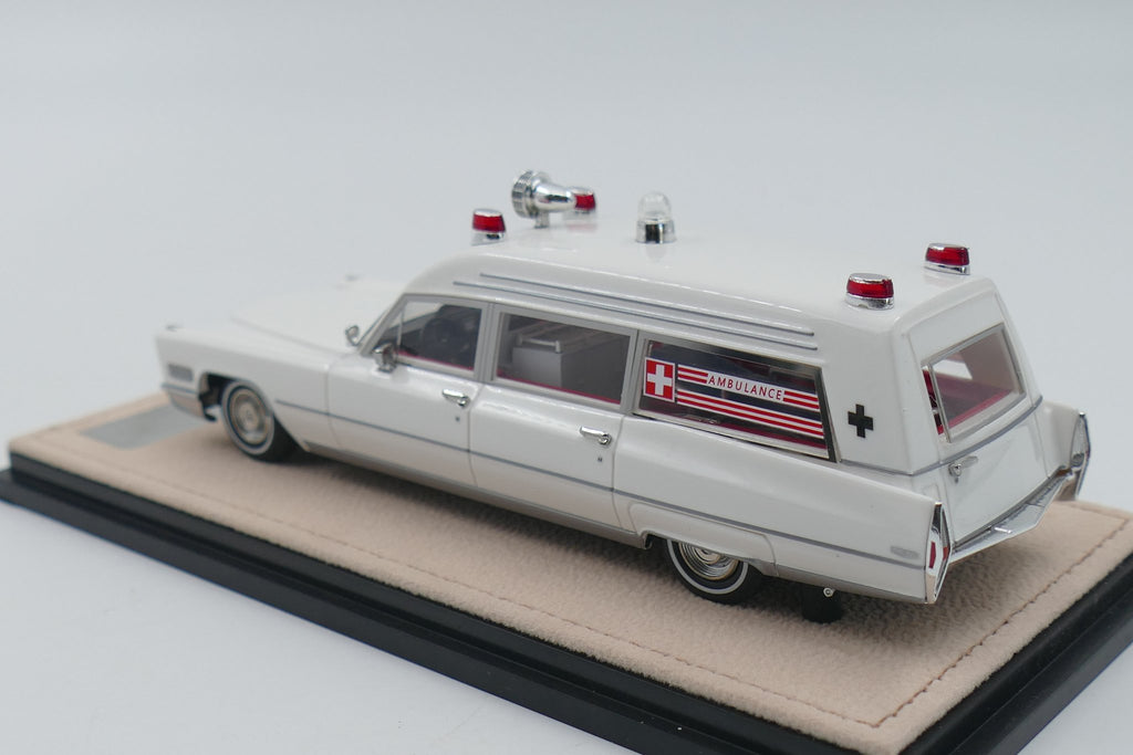 1968 Cadillac Miller-Meteor Ambulance – White 1:43