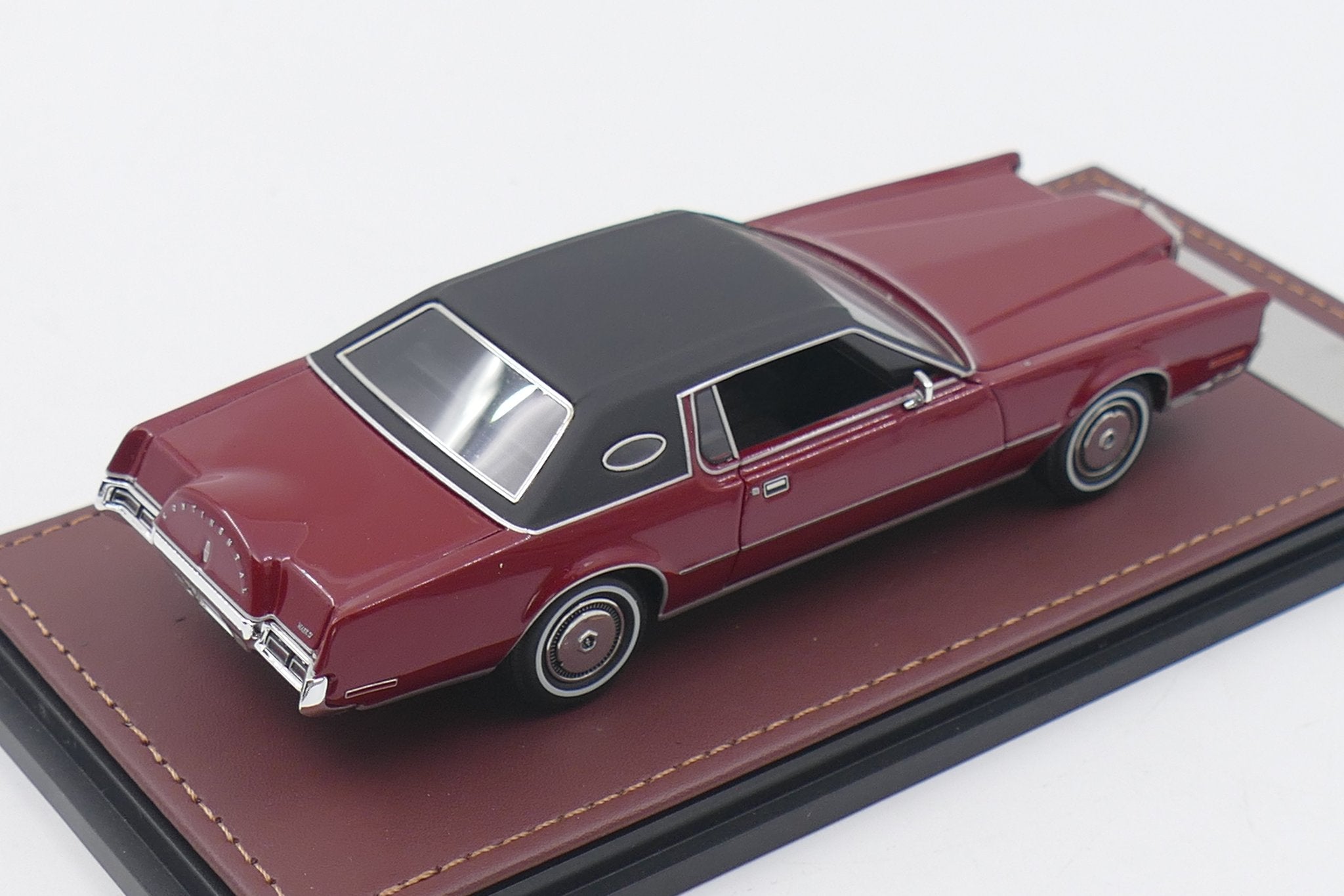 1972 Lincoln Continental Mark IV – Red Moondust Poly 1:43