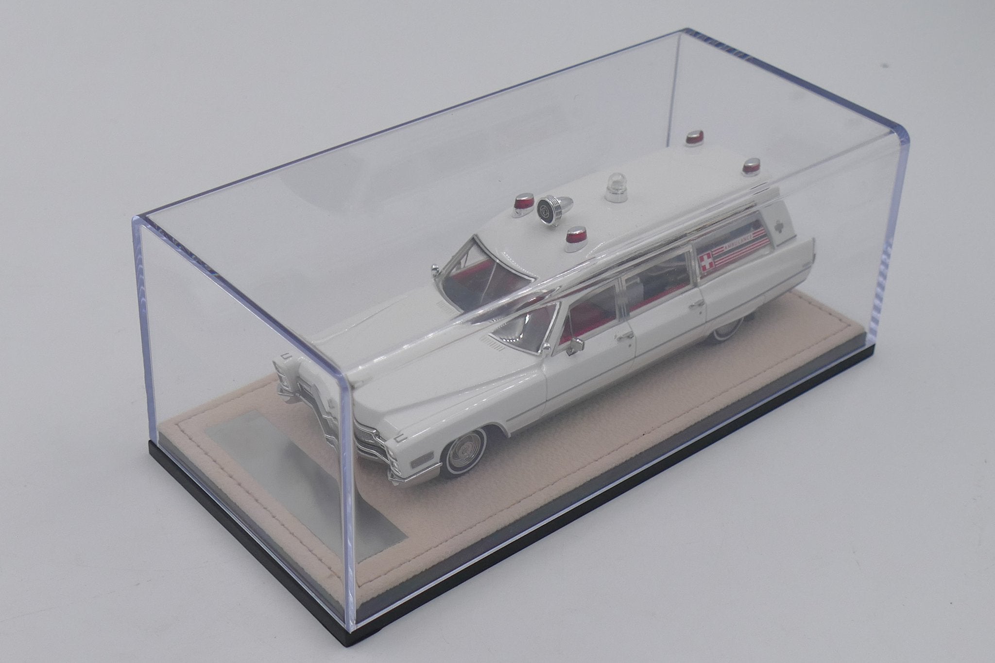 1968 Cadillac Miller-Meteor Ambulance – White 1:43