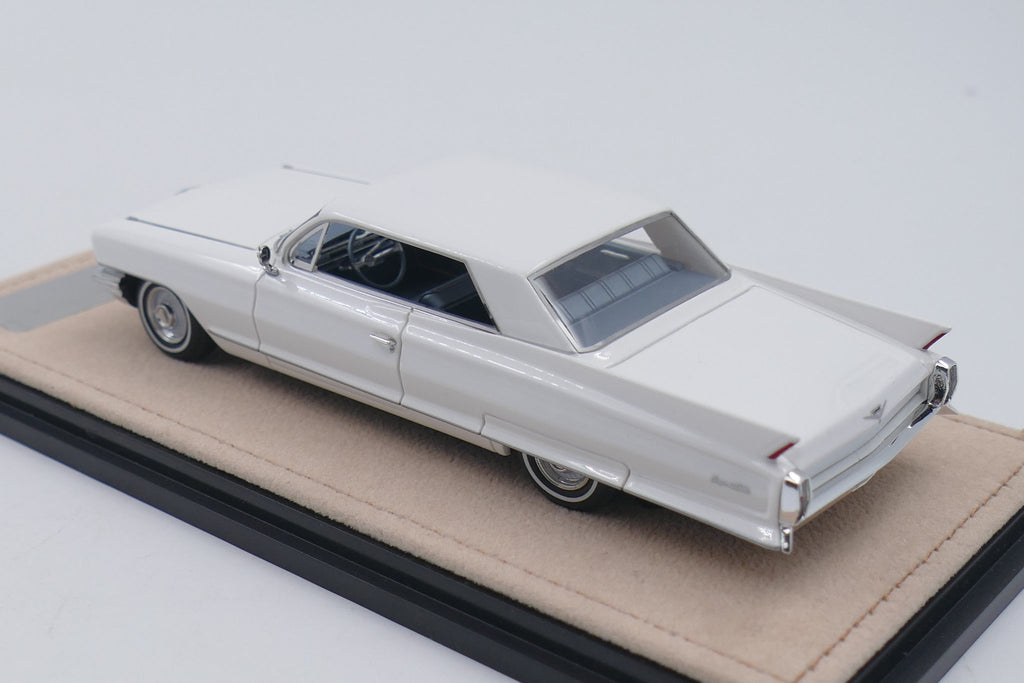 1962 Cadillac Coupe de Ville – Olympic White 1:43