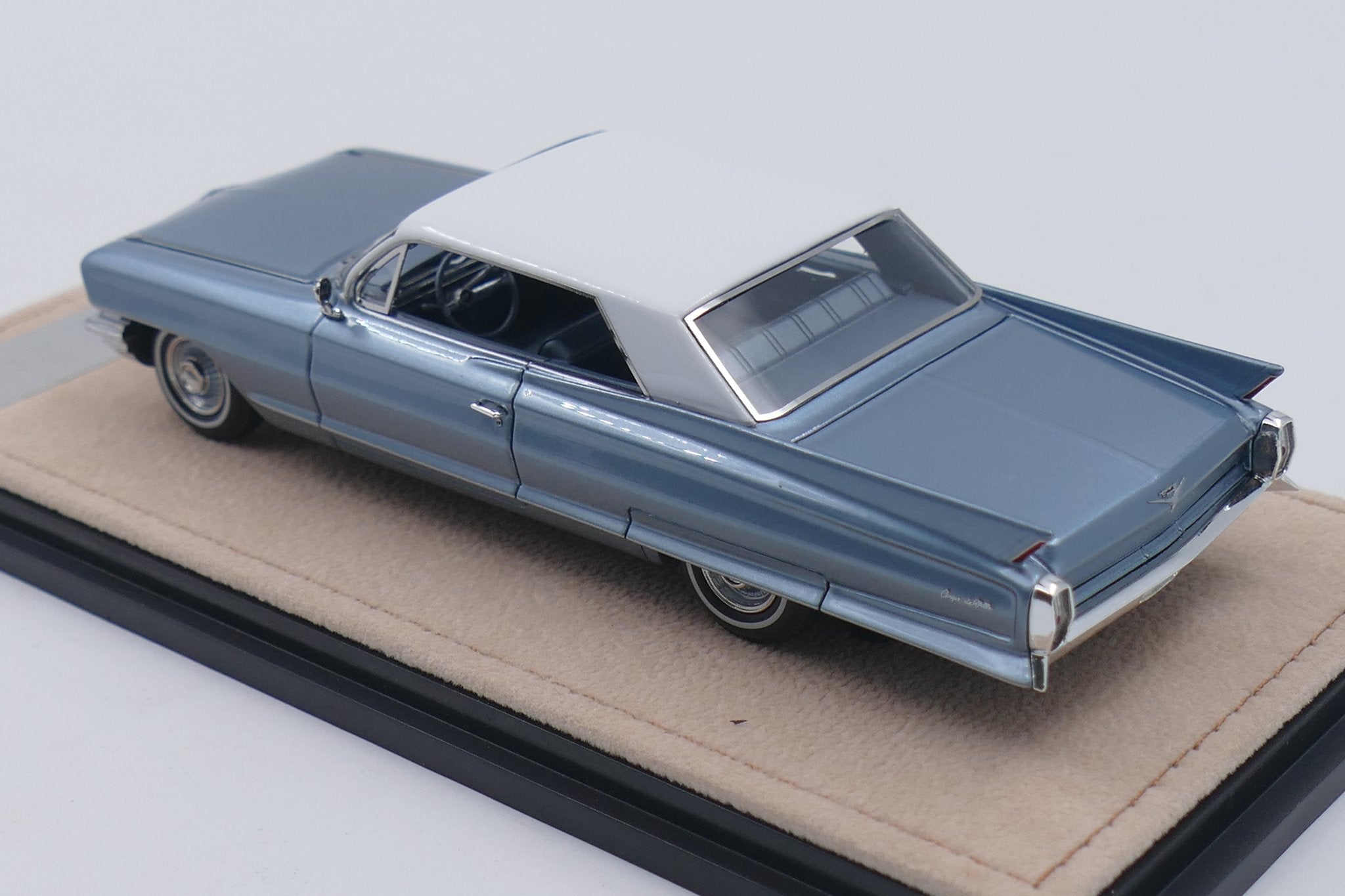 1962 Cadillac Coupe de Ville – Newport Blue Metallic 1:43