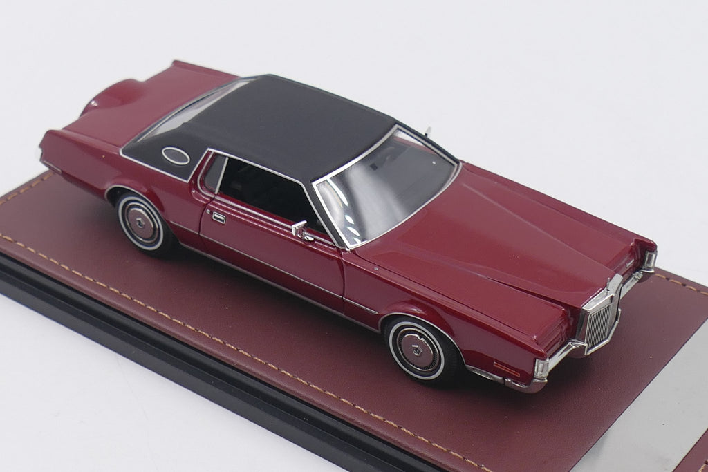 1972 Lincoln Continental Mark IV – Red Moondust Poly 1:43