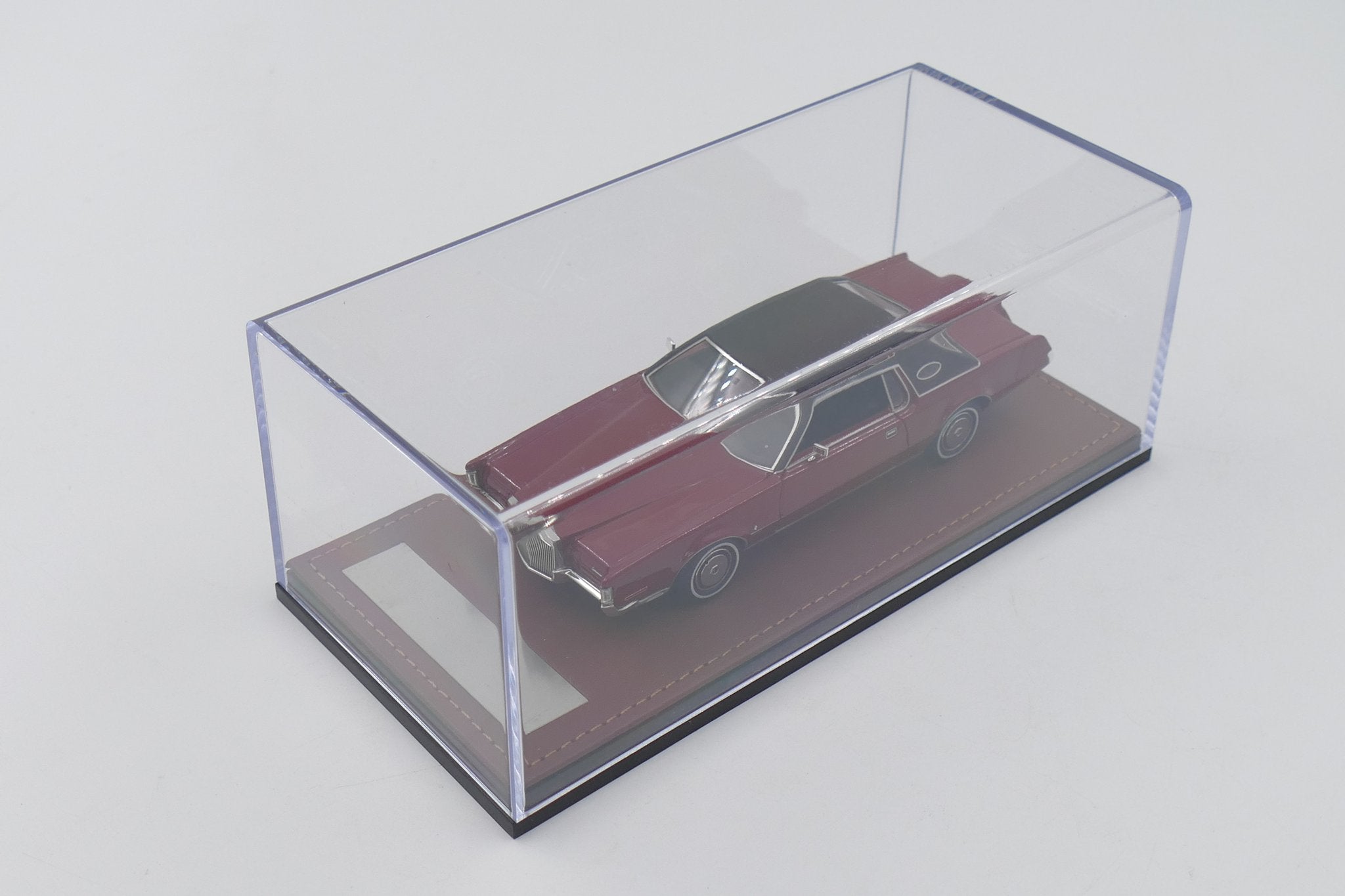 1972 Lincoln Continental Mark IV – Red Moondust Poly 1:43