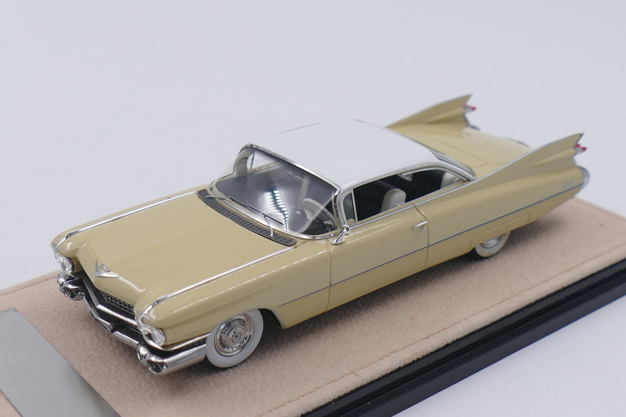 1959 Cadillac Coupe de Ville – Gotham Gold 1:43