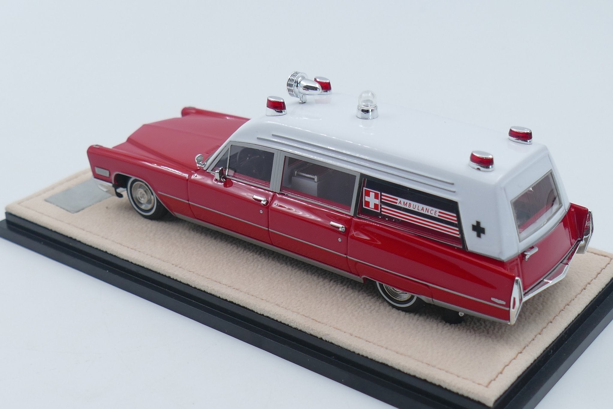 1968 Cadillac Miller-Meteor Ambulance – White/Red 1:43