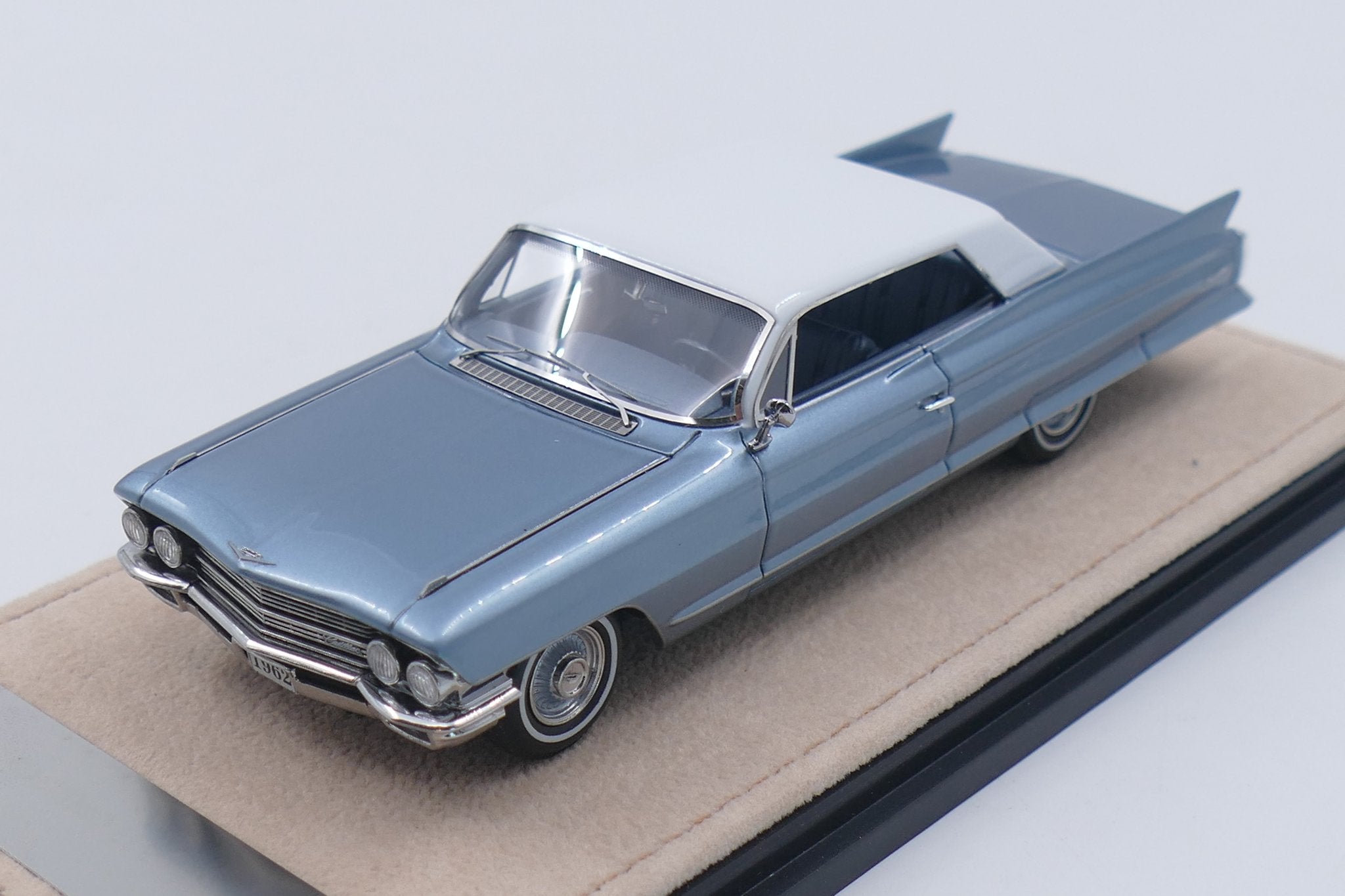 1962 Cadillac Coupe de Ville – Newport Blue Metallic 1:43