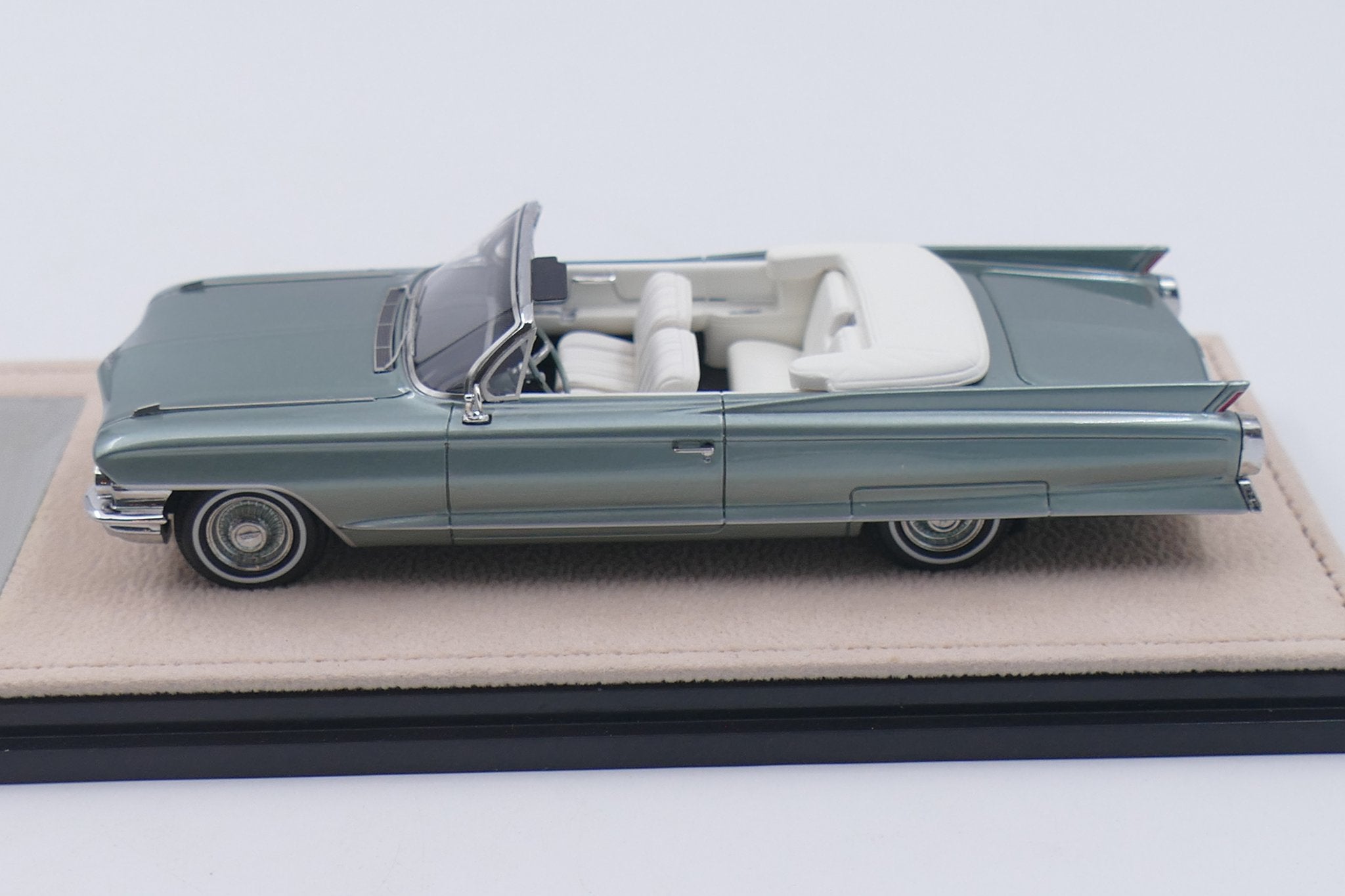 1962 Cadillac 62 Cabriolet open version – Sage Green poly 1:43