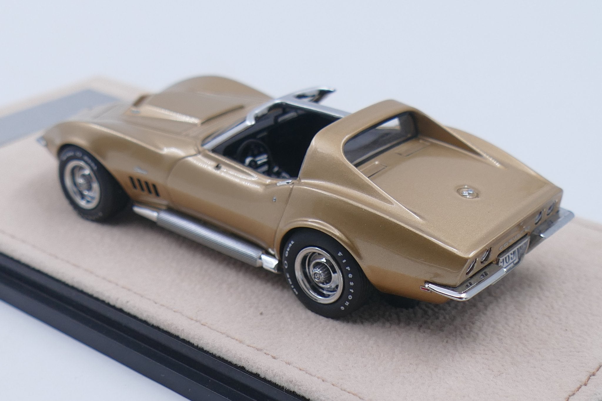 1969 Chevrolet Corvette L88 Coupe T Roof – Riverside Gold Metallic 1:43